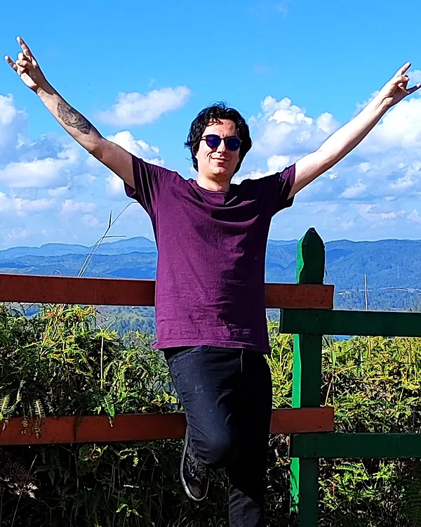 Walter en un mirador de Antioquia